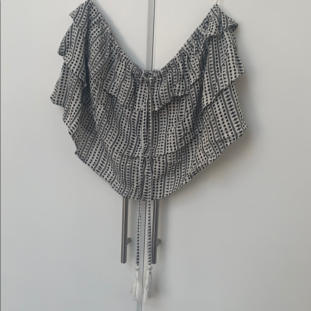 Lush Ruffle Crop Top 😎 - Picture 2 of 3